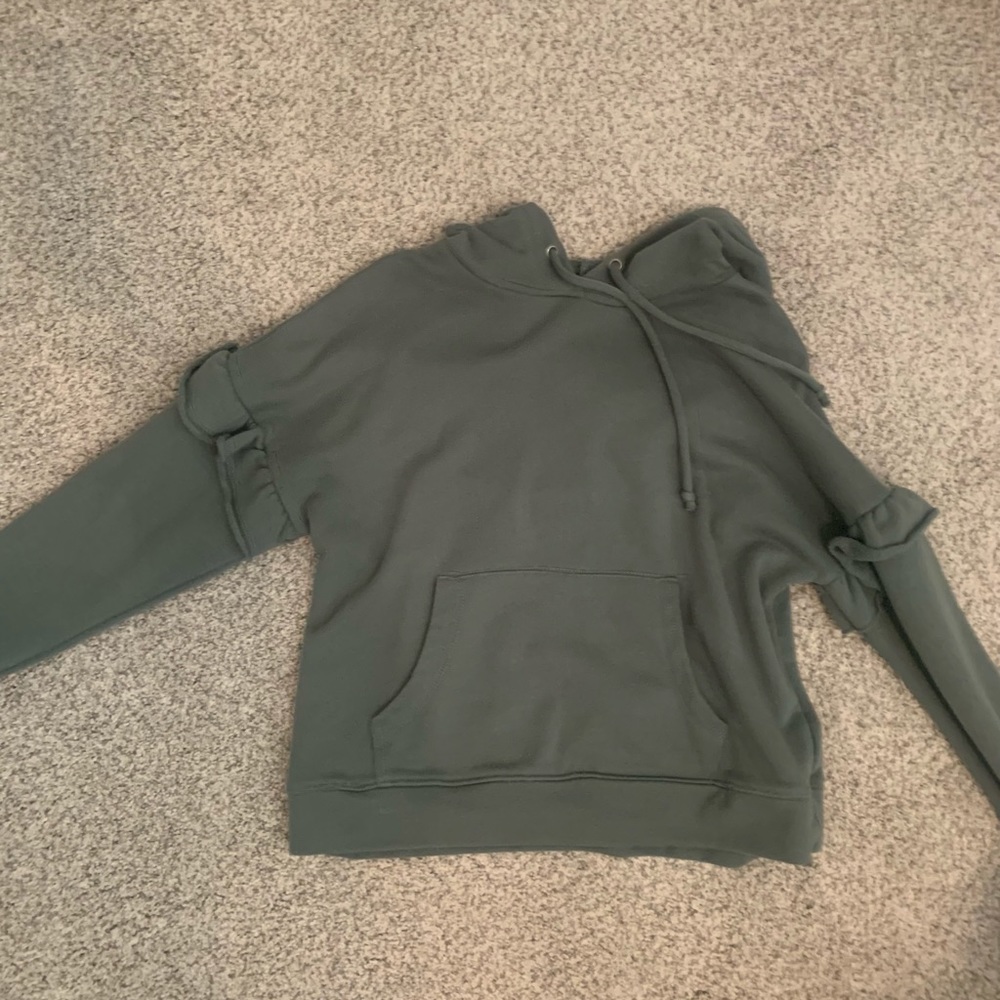 GENTLY USED OLIVE GREEN RUFFLE CROPTOP SIZE MEDIUM